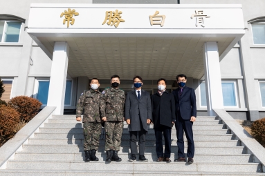 A visit to Baekgol military unit